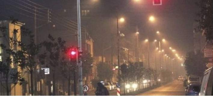 Στο «κόκκινο» η αιθαλομίχλη στο Βόλο – Το βράδυ θυμίζει βρετανική πόλη [εικόνα]